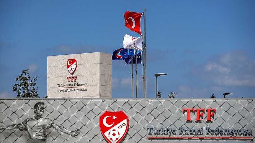Futbolda yeni sezonda görev yapacak üst klasman hakemleri ve yardımcıları açıklandı