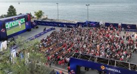 İstanbul'da vatandaşlar A Milli Futbol Takımı'na destek için meydanlara akın etti